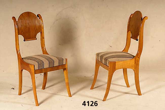 4 StÜhle, im Stil des Wiener Biedermeier, Kirschbaum massiv, nach dem Vorbild von 1820/ 30, poliert, gute Verarbeitung, wohnfertig, ca. 98x48x41 ...
