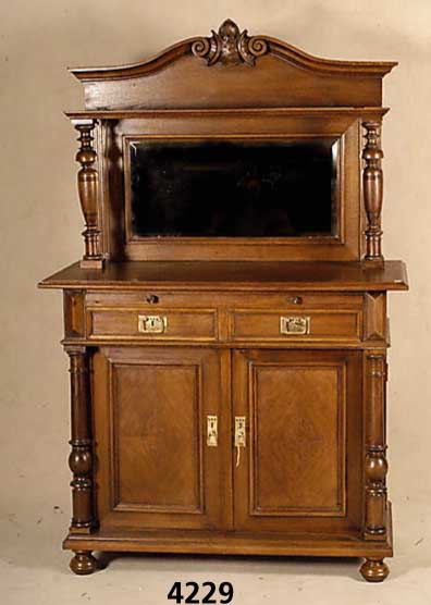 Aufsatzkredenz, deutsch, um 1900/05, histo- rizistischer Stil, mit Jugendstil-Einfluß, Korpus Hartholz/Weichholz, Eichefurnier, z.T. 4-fach ...