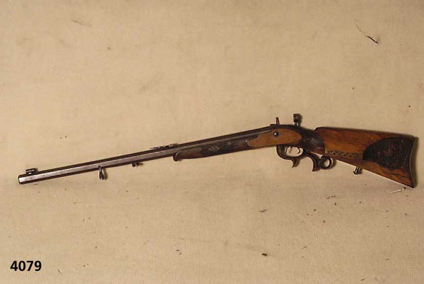 Jagdgewehr, Österreich, wohl Steiermark, um 1730/40, von Augustin Hollerbacher, 8-kantiger Lauf mit Sicherung, Schloß mit Monogramm G.St., ...