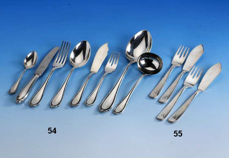 65-teiliges Besteck, 800er Silber, Hugo BÖhm, SchwÄbisch-GmÜnd, best. aus: 8 FrÜhstÜcksmesser (Griffe gefÜllt, Klingen Stahl), 6 Gabeln, 2 ...