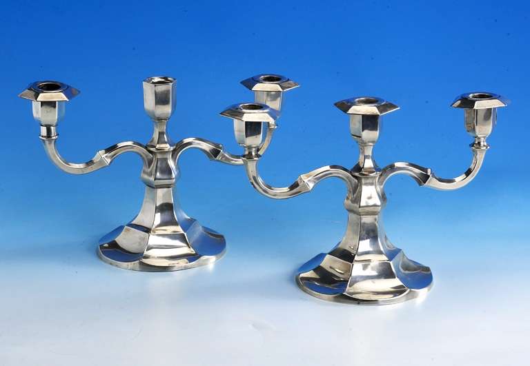 Kerzenleuchterpaar, BSF, 30er Jahre, 800er Silber, im FrÜhbarockstil, sehr gut gearbeitet, eine TÜlle fehlt, ca. 685 g, 1 Arm mit Loch, H ca. ...