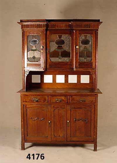 Aufsatzbuffet, deutsch um 1920, Weichholz (Pitchpine) mit Glas und KacheleeinsÄtzen, Gebrauchsspuren, ca. 217x138x59 cm