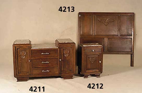 Bett, Frankreich um 1920, Art-Deco, Eiche massiv, Gebrauchsspuren, ca. 143x202 cm XXX