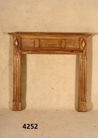 Kaminumrandung, Weichholz farbig gefaßt, Gebrauchsspuren, ca. 133x135x21 Innenmaße ca. 95.5x95 cm