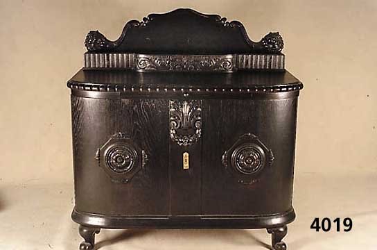 Kredenz, deutsch, um 1910/12, Barockstil mit Jugendstileinfluß und klassizistischen Elementen, Korpus z.T. Weichholz, Eiche massiv , Eichefurnier, ...