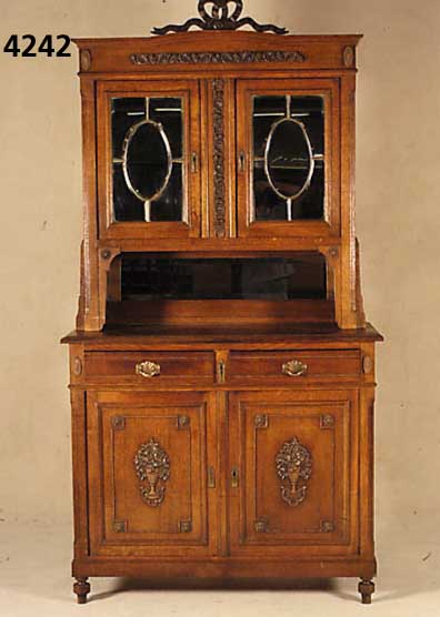 Aufsatzbuffet, Belgien um 1910-20, Eiche ma ssiv, Eiche Furnier, mit Applikationen, Oberte il mit facettierten SpiegeltÜren, Gebrauchs- spuren, ...