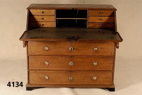 SchrÄgklappensekretÄr, norddeutsch, um 1830/40 , Korpus z.T. Weichholz, Eiche massiv, Inneneinrichtung 6 Schubladen und Ablegefach, 1 Schublade ...