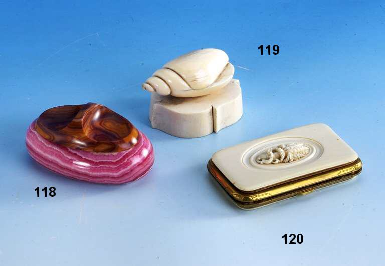Deckeldose, Idar-Oberstein um 1900, Unterteil Rhodochrosit, Oberteil Streifen- achat, 5 x 10 x 5 cm