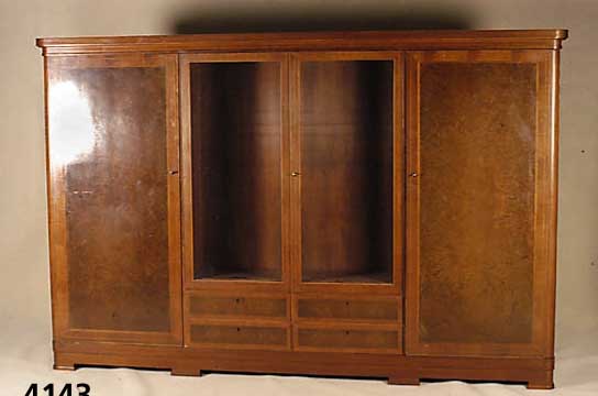 BÜcherschrank, deutsch um 1930, Nußbaum mit Bandintarsien, mit Vitrinenmittelteil, Ge- brauchsspuren, ca. 180x263x41 cm