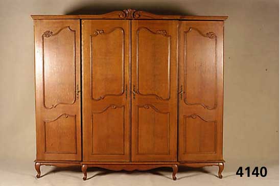 Schlafzimmerschrank, Eiche massiv, Korpus Weichholz, 4-tÜrig mit Rahmenapplikationen, Gebrauchsspuren, ca. 220x186x68 cm