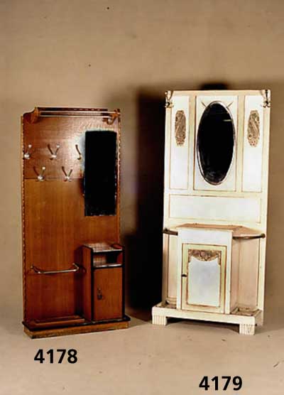 Garderobe, deutsch um 1920, Eiche furniert, Gebrauchsspuren, ca. 180x83x26 cm