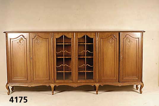 Vielzweckschrank, deutsch, wohl SchrÖder, z.T. auf Rahmen gearbeitet, Kanten und Leisten Nußbaum massiv, aus dem Vollholz geschnitzt, ...