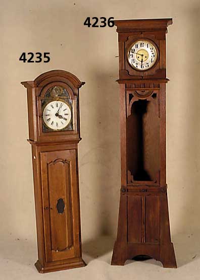 Standuhr, deutsch um 1910, Jugendstil, Marke Junghans, furniertes EichengehÄuse, Messingzifferblatt, Halbstundenschlag, Laufdauer ca. 8 Tage, ...