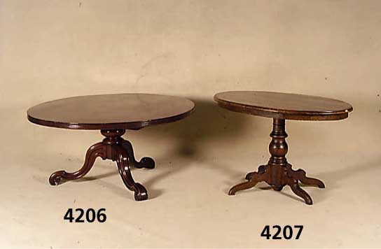 Tisch, deutsch um 1900, rund, Mahagoni massiv und Furnier, SÄulenfuß mit profilierten Beinen, Gebrauchsspuren, ca. H 63 D 130 cm