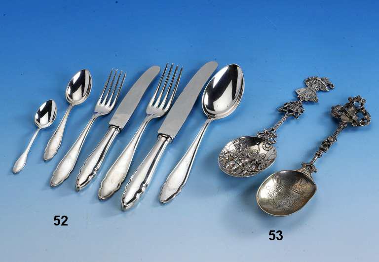 Konvolut 2 BranntweinlÖffel, wohl deutsch um 1900, 1 x 800er Silber, in der Kuhle grav. Kaiserkrone, Goldenes Vlies und Reichsadler, Griff in ...