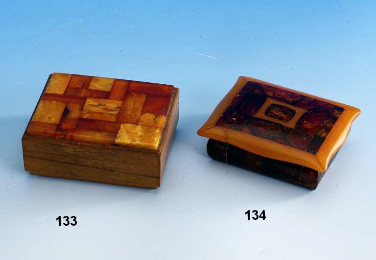 Bernsteinschatulle, deutsch um 1930/35, Art-Deco, ausgewÄhlte Bernsteinteile in sattem Honiggelb bzw. opak/durchsichtig mit Schimmereffekten, ...
