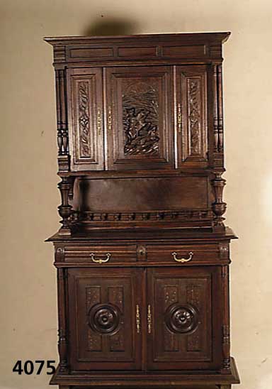 Aufsatzschrank, Frankreich um 1880, Eiche massiv z.T. Eiche furniert, Prunkdekor mit reichen Verzierungen und Schnitzereien aus dem Vollholz, ...