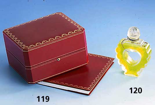CARTIER-Uhrenetui und Buch Über verschiedene CARTIER-Uhren, Orig.-typ. rotes Leder mit GoldprÄgung
