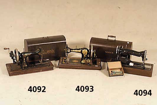 TischnÄhmaschine, USA, um 1900, Hersteller Fa. Jones, Modell Family C.S., Gußeisen, inkakt, leicht korrodiert, sammelwÜrdig, ca. 33x50x25 cm