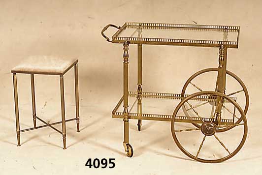 Teetisch mit Hocker, wohl Italien, klassizistisch, auf RÄdern und Rollen, 2 -stckig, verglast, 50/60er Jahre, Hocker, stilistisch passend, Beine ...