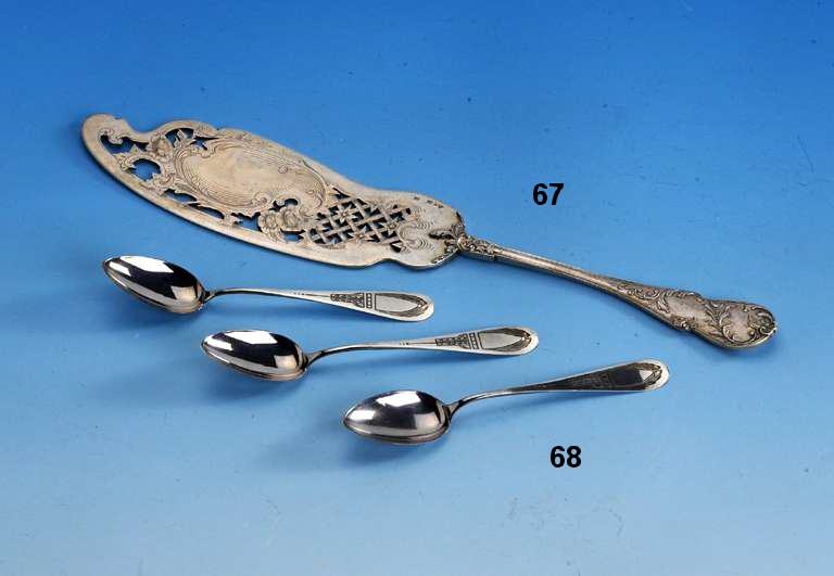 Schwerer Tortenheber, 800er Silber, um 1900, Hersteller: wohl Wolfers, Belgien, hervor- ragende Qual., feiner Guß nachgestochen, asymm. Anord., ...