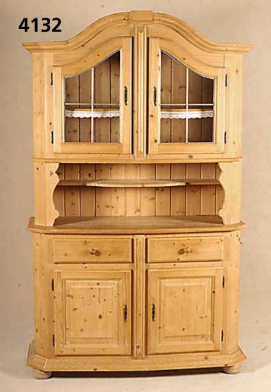 KÜchenschrank, nach Bodenseevorbild von 1750/ 80, z.T. auf Rahmen gearbeitet, Weichholz massiv, Oberteil verglast, handwerklich her- vorragende ...