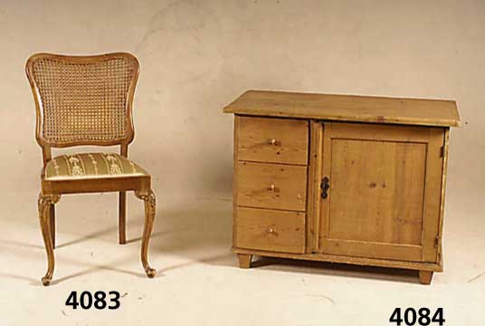 Brotschrank, deutsch/Pfalz, um 1860/70, Weichholz, Schlagleiste ersetzt, z.T. auf Rahmen gearbeitet, typisch westriches MÖbel, Maße ca. 75x99x54 ...