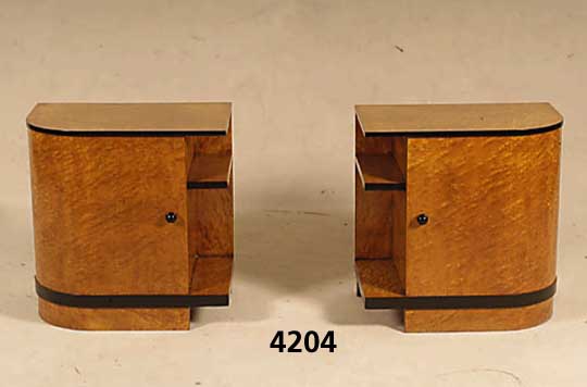 Paar ArtDeco-BeistellschrÄnkchen, Frankreich, um 1920, exotisches Wurzel- bzw. Tropenholz- furnier, Kanten und Sockel schwarz abgesetzt, ...