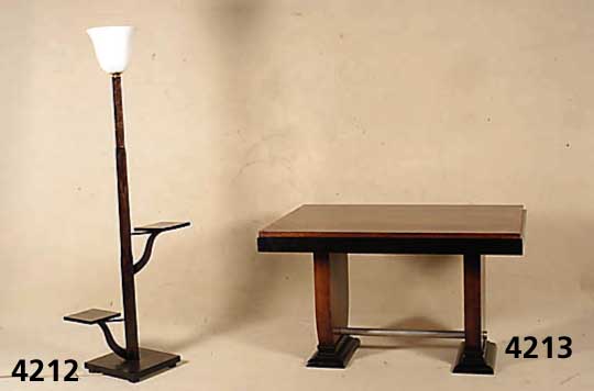 ArtDeco-Tisch, Frankreich, um 1920, auszieh- bar, Riopalisander gespiegelt furnier, die gestuften FÜße sowie die Plattenkanten sind schwarz ...