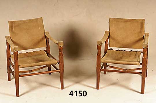Paar StÜhle, sogenannte Indian Chairs, London, um 1925, Hersteller Maple & Co., Rahmen aus Teakholz, SitzflÄche und RÜckenlehne Rauhleder ...