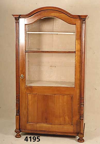 Glasschrank, deutsch, um 1870/80, Kirschholz massiv, eintÜrig, teilverglast, Alters-und Gebrauchsspuren, ca. 177x98x50 cm