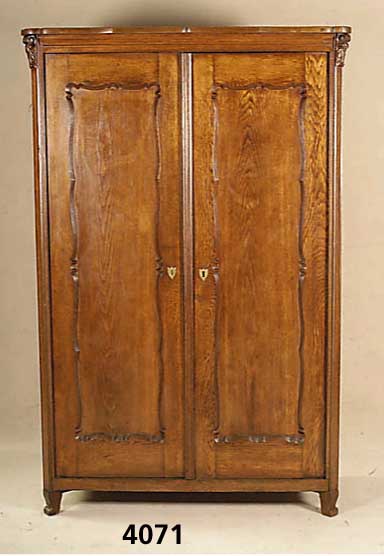 Schrank, deutsch, um 1860/70, Eiche massiv, zweitÜrig, geschweift ausgeschnittene TÜren, Innenschublade, Alters-und Gebrauchsspuren, ca. ...