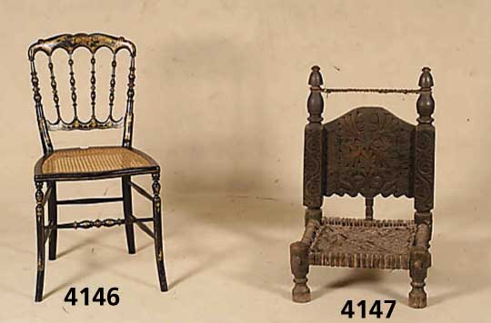 Nomadenstuhl, Afganistan, um 1900, Korpus Hartholz, gedrechselt mit reicher Flach- schnitzerei aus dem Vollholz, Sitzgeflecht aus gegerbtem ...