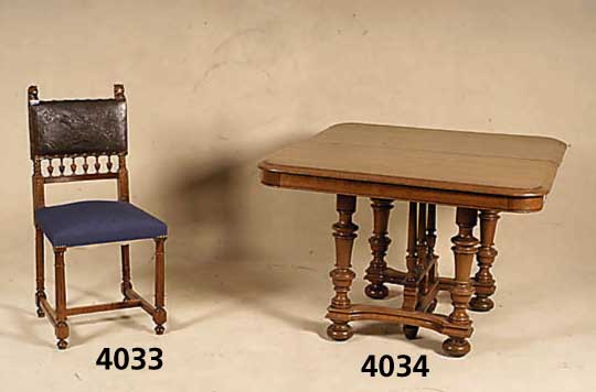 Ausziehtisch, Frankreich, Dijon, um 1890/1900, Unterbau: reiche Drechselarbeit, z.T. versprosst, ausziehbar, Einlegebretter fehlen, Eiche massiv u. ...