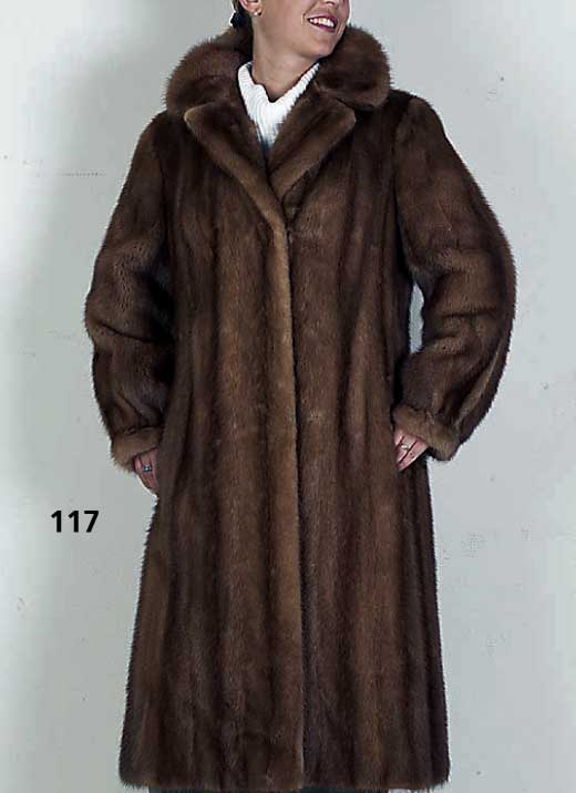 Hellbrauner Nerzmantel, Gr. ca. 38, ca. 12 Jahre alt, ehem. Neupreis ca. DM 12.000.- bis 13.000.-, Innenlabel Pelz Maier, Stuttgart, wenig ...