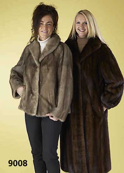 Konvolut Nerzmantel und -jacke: Mantel: hellbraun, saga selected mink from scandinavia, Gr. 38/40, RÜckenl. ca. 110 cm, breiter Kragen; Jacke: ...