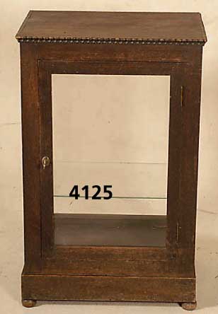 Vitrine, deutsch, um 1900, große NÄhe zu Darmstadt, wohl Ausstellungsvitrine fÜr Theke, Eiche massiv, Eichefurnier, auf Rahmen ge- arbeitet, ...