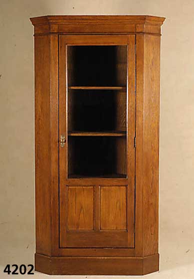 Eckschrank, deutsch, um 1900/02, Eiche massiv, TÜr auf Rahmen gearbeitet, Leisten einfach getreppt, schÖner harmonischer Aufbau, TÜr verglast, ...