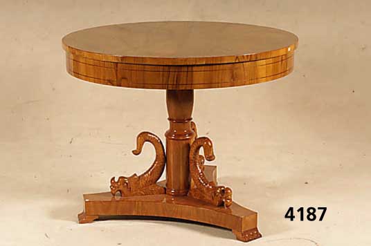 Prunktisch, im Biedermeierstil, nach dem Vorbild von 1825, Korpus Weichholz, Kirsch- baumfurnier, vielfach gespiegelt, sternfÖrmig angeordnet, ...