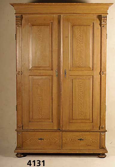 GrÜnderzeitschrank, deutsch, um 1880/90, Weichholz, ausgesuchtes Material, Front auf Rahmen gearbeitet, Lisenen mit Veluten- bzw. ...
