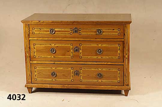 Kommode, nach dem Vorbild von 1810/20, Korpus Weichholz, z.T. mit Teilen aus der 1. HÄlfte des 19. Jhds. gefertigt, Intarsien und Furnier 2. ...