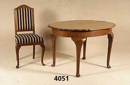 Tisch und 4 StÜhle, deutsch, um 1905/10, Barockstil, StÜhle Buche bzw. Eiche massiv, Bezug erneuert, sehr stabil, wohnfertig, dazu passend, ...