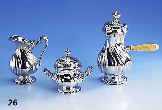 3-teiliges Mokkaservice, deutsch Gebr. KÜhn, SchwÄbisch GmÜnd 30er Jahre, 800er Silber, Barockstil, best. aus: Zuckerdose, Sahne- gießer und ...