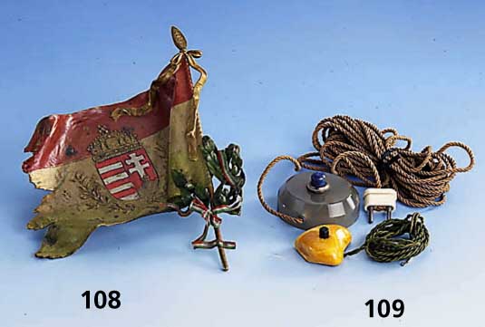 Wiener Bronze: Ehrengeschenk an hÖhergestellte PersÖnlichkeiten, Ungarn um 1885/90, feines Relief, bt. staffiert mit ungarischem Wappen und ...