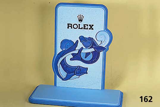Schaufensterdekoration ROLEX, mit blauem Stoff in versch. Farbabstufungen und Mustern bezogen, Fischdekor, ca. 65 x 38 cm, Sockel 66 x 30 cm
