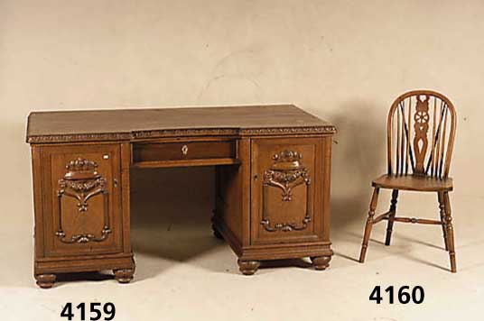 4 rustikale StÜhle, deutsch, um 1965/68, Eiche massiv, reiche Drechselarbeit, Beine verstrebt, RÜcken doppelt verstabt, Mittelteil mit abstrakt ...