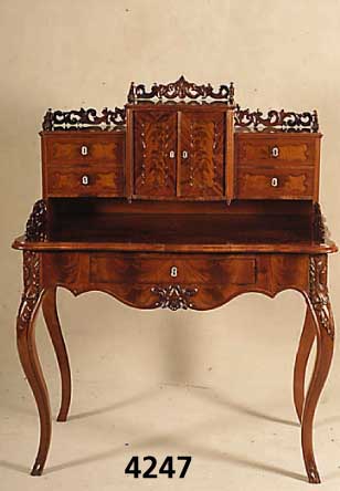 Damenschreibtisch, deutsch, um 1845/50, wohl Dresden, sogenanntes 2. Barock, mit starken Rokokostilelementen, Korpus Weichholz, FÜße und ...