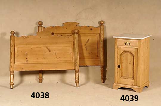 2 NachtschrÄnkchen, deutsch, um 1900, Weichholz, Zierbelkiefer, schÖne Maserung, minimal restauriert, original Marmorplatte und BeschlÄge, ...