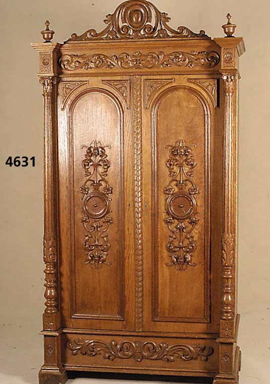 WÄscheschrank, Belgien/Niederlande, um 1890/ 1900, Korpus Weichholz, Eichefurnier, aufge- setzte virtuose Schnitzerei im Barockstil, Kanten und ...