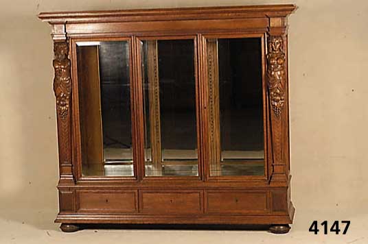 Vitrine, deutsch, um 1900, Korpus Weichholz, Buche und Eiche massiv, Eichefurnier, 3-fach vertikale Einteilung, Schubladen, facettiertes Glas, ...